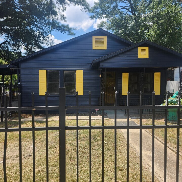 1880 72nd Ave in Baton Rouge, LA - Building Photo