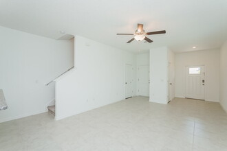 2156 Azure Vw Wy in Lutz, FL - Building Photo - Building Photo