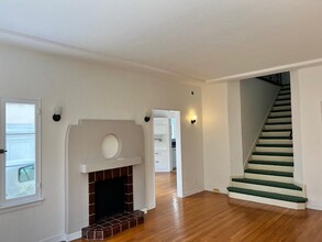 2011 N Beachwood Dr in Los Angeles, CA - Building Photo - Building Photo