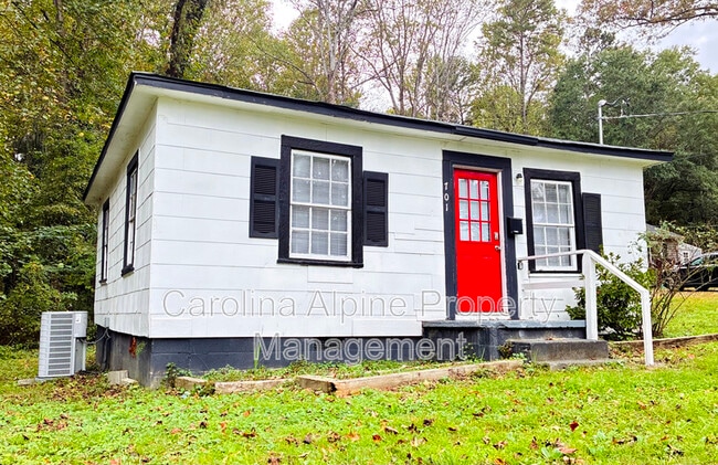 701 S Lorraine St in Dallas, NC - Building Photo - Building Photo
