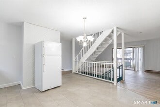 3 Pebblestone Cir in Suffield, CT - Building Photo - Building Photo