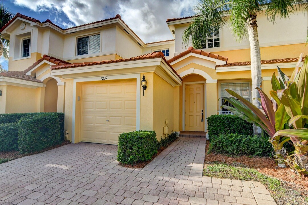 7237 Briella Dr in Boynton Beach, FL - Building Photo