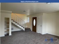 633 Sarah Ln in Eagle Point, OR - Foto de edificio - Building Photo