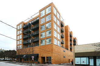 1572 Maple Ave in Evanston, IL - Foto de edificio - Building Photo