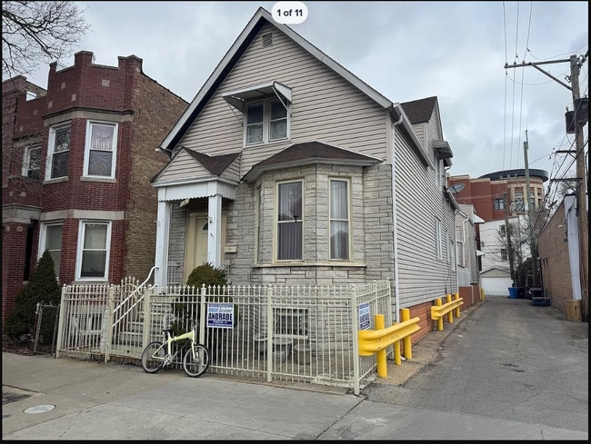 2814 W Fletcher St, Unit #2F