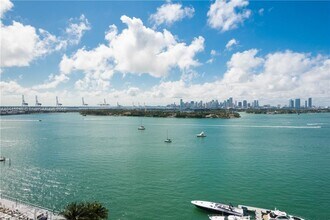 1200 West Ave, Unit 1502 in Miami Beach, FL - Foto de edificio - Building Photo