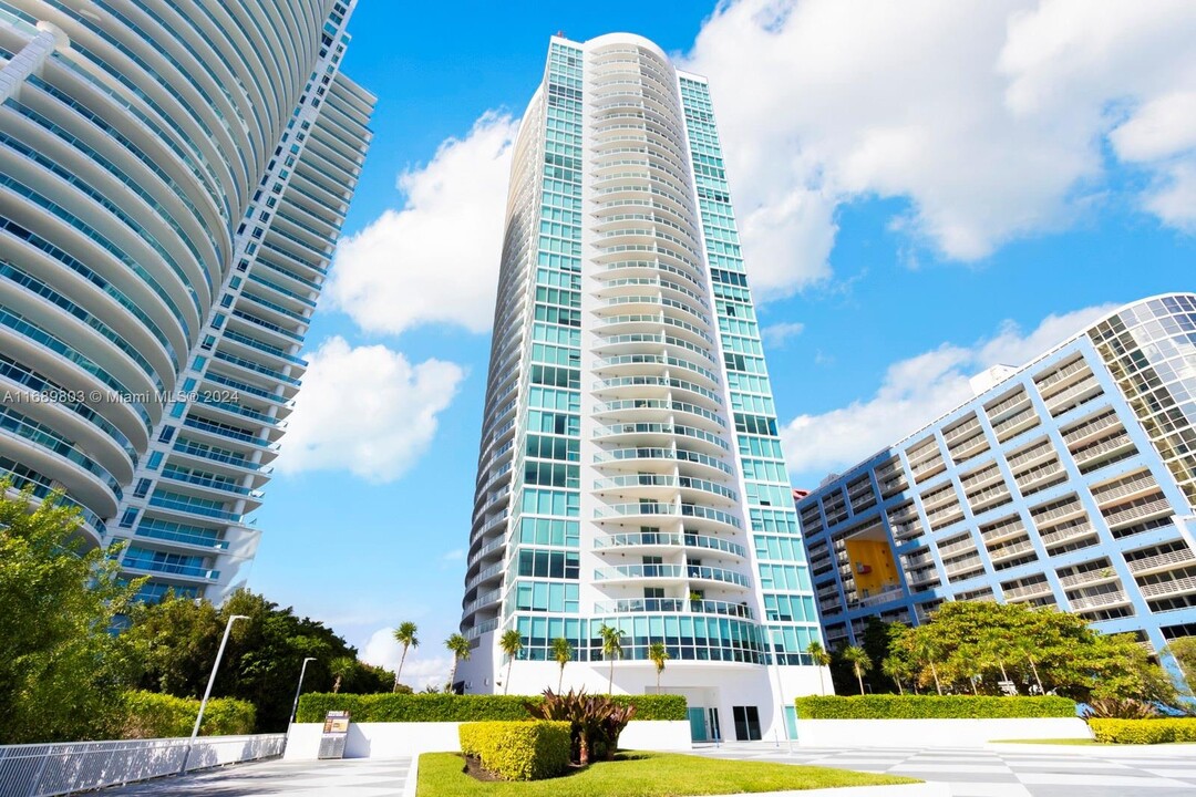 2101 Brickell Ave, Unit # 2706 in Miami, FL - Building Photo