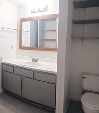 2021 Spenwick Dr photo'