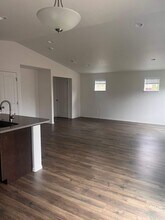 1642 Zoe Ave in Eugene, OR - Building Photo - Building Photo