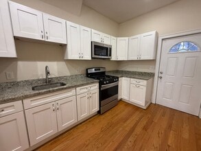 16 Chelsea St, Unit 1 in Boston, MA - Building Photo - Building Photo