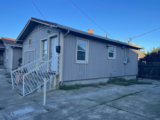 802 S Stockton St in Lodi, CA - Building Photo - Building Photo