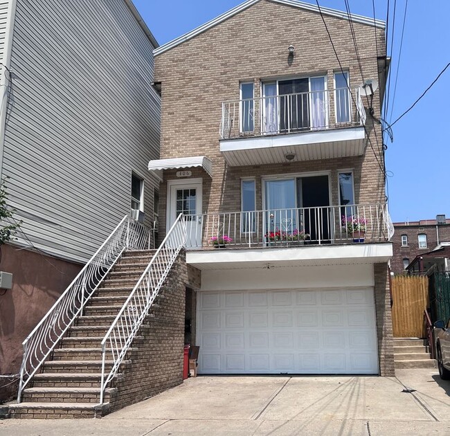 406 5th St in Union City, NJ - Building Photo - Building Photo