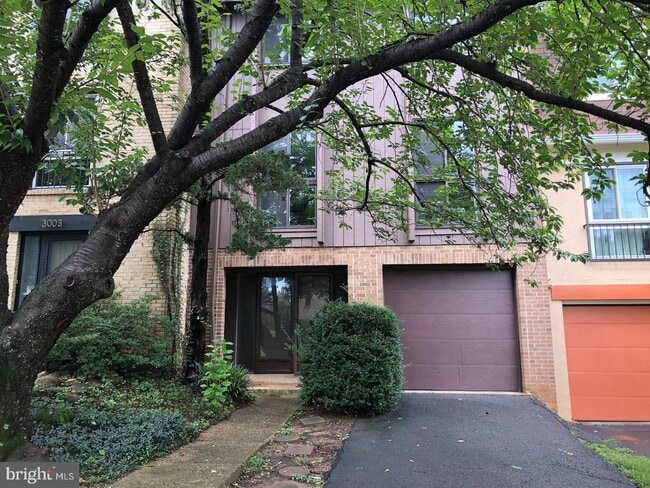 property at 3005 Mission Square Dr