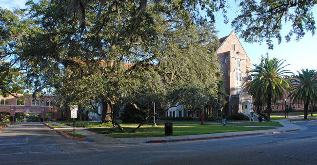 Gilchrist Hall in Tallahassee, FL - Building Photo - Building Photo