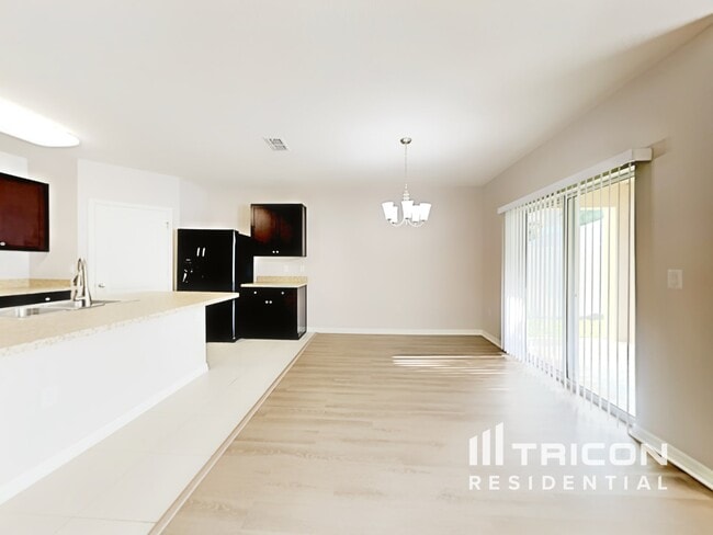 2449 Valhalla Dr in Tavares, FL - Building Photo - Building Photo