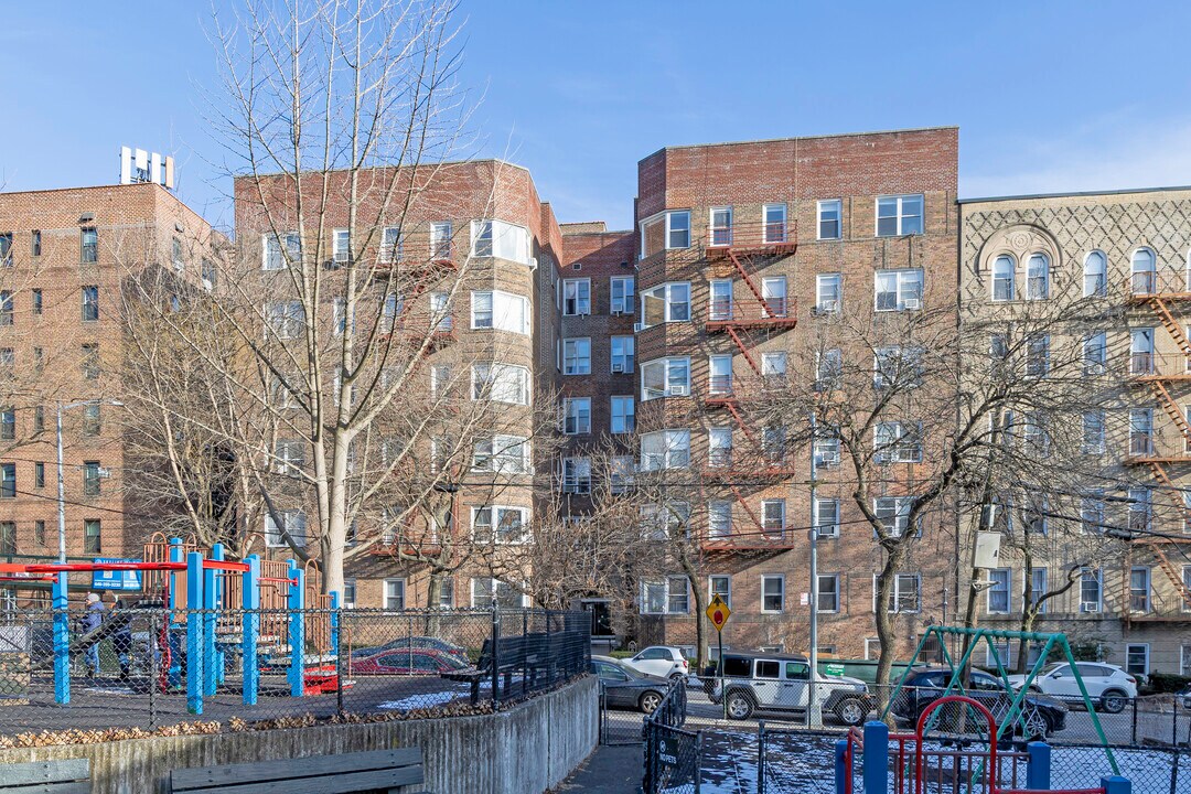 3810 Greystone Ave in Bronx, NY - Building Photo