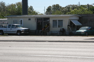 Former Golden Lantern Mobile Home Park Apartamentos