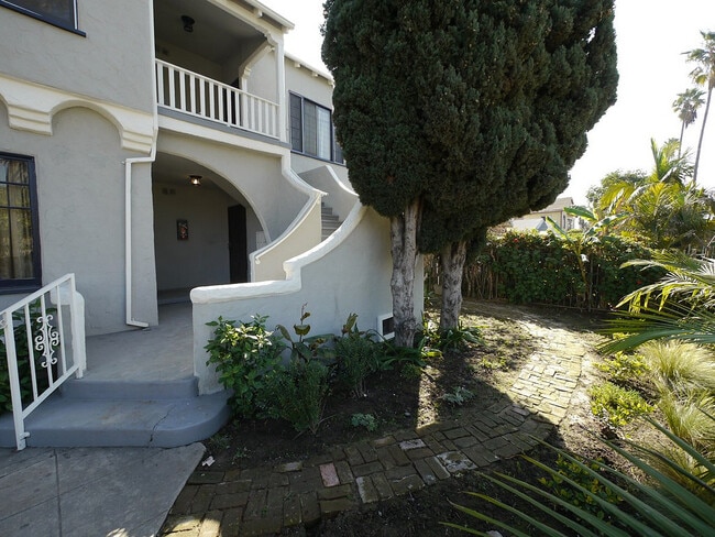 property at 1500-1502.5-15025 S Sycamore Ave