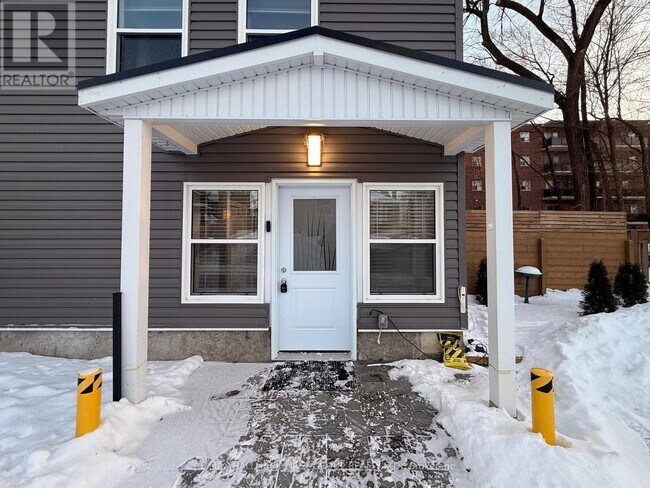 33 Lincoln St in Ajax, ON - Building Photo - Building Photo