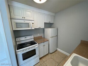 185 Santa Clara Dr in Naples, FL - Building Photo - Building Photo