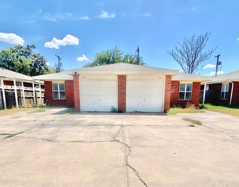 1941 S Loop 289 in Lubbock, TX - Building Photo