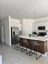 1572 Swan Swim Dr in Davenport, FL - Foto de edificio - Building Photo