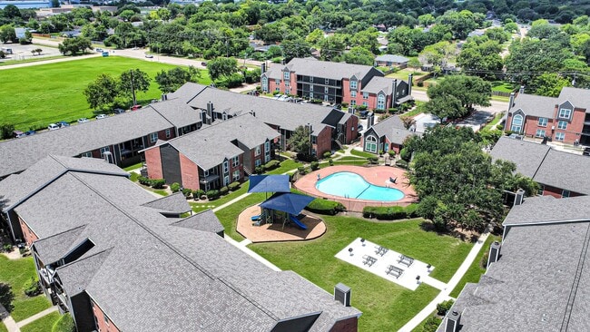 Aspen Park in Houston, TX - Building Photo - Building Photo