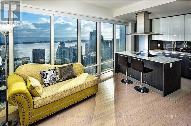 8 The Esplanade in Toronto, ON - Building Photo - Building Photo