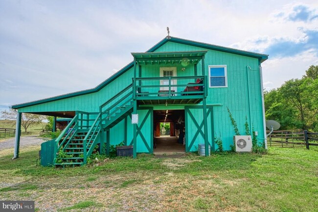 3959 Cobbler Mountain Rd in Delaplane, VA - Building Photo - Building Photo