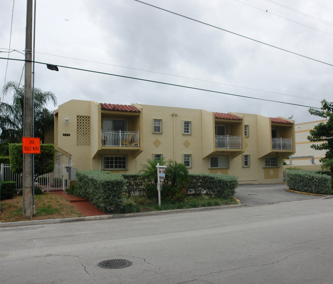 636 NE 63rd St in Miami, FL - Foto de edificio - Building Photo