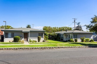 Vine Avenue Apartments in Ontario, CA - Foto de edificio - Building Photo