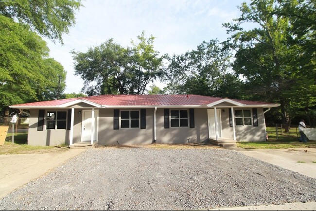property at 1414 Robinson Ave