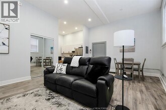 493 University Ave W in Windsor, ON - Building Photo - Building Photo