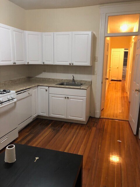 279 Harvard St, Unit 11 in Brookline, MA - Building Photo