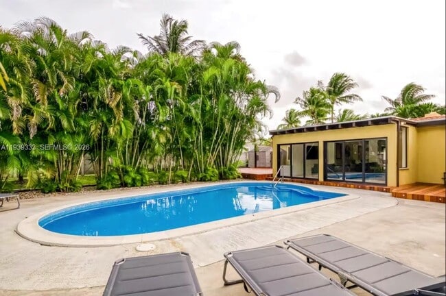 2639 Monroe St in Hollywood, FL - Building Photo - Building Photo