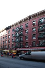 135 Mott St in New York, NY - Foto de edificio - Building Photo