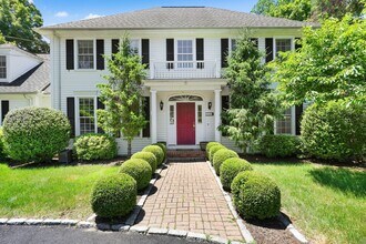2189 Huntington Turnpike in Trumbull, CT - Building Photo - Building Photo