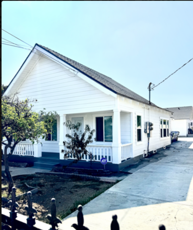 3046 Guirado St in Los Angeles, CA - Foto de edificio - Building Photo