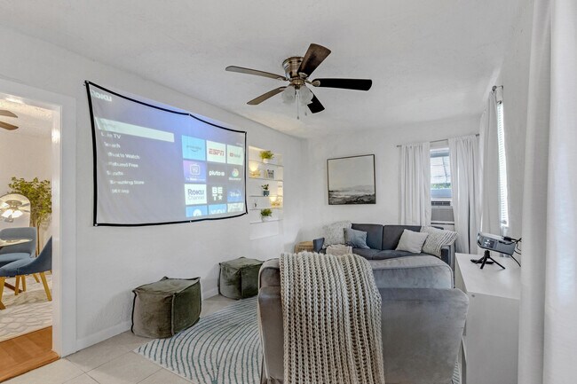 335 Malverne Rd in West Palm Beach, FL - Building Photo - Building Photo