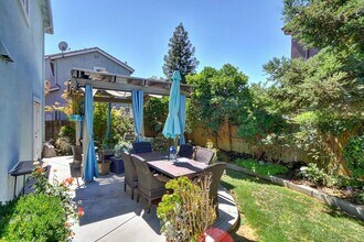 1935 Spoonbill Rd in West Sacramento, CA - Building Photo - Building Photo