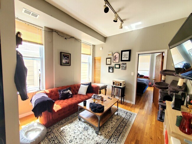 731 N Noble St in Chicago, IL - Building Photo - Building Photo