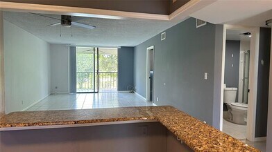 2440 DC Country Club Boulevard in Deerfield Beach, FL - Building Photo - Building Photo