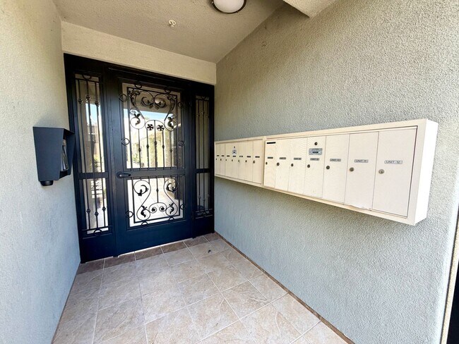 property at 5625 Farmdale Ave