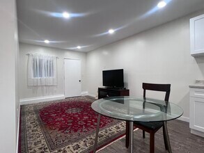 1367 W 12th St, Unit B in San Pedro, CA - Foto de edificio - Building Photo