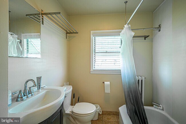 1720 Moore St photo'