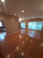 240 Glenview Rd in Glenview, IL - Foto de edificio - Building Photo