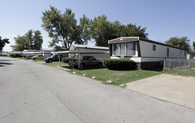 Rockwood Village in Tulsa, OK - Building Photo - Building Photo