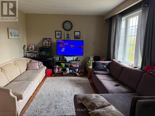 256 Patricia Ave in Toronto, ON - Building Photo - Building Photo