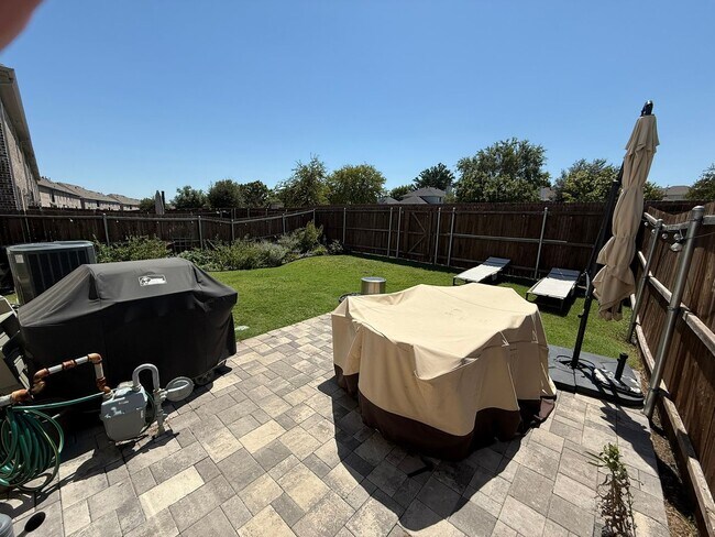 640 Hutchinson Ln in Lewisville, TX - Building Photo - Building Photo