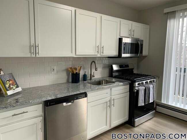 9 Bronsdon St in Boston, MA - Building Photo - Building Photo